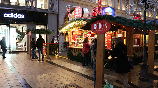 Bodo's Lebkuchen & Kirschglühwein auf dem Münchner Christkindlmarkt in der Sendlinger Straße Höhe Hofstatt (©Foto. Martin Schmitz)